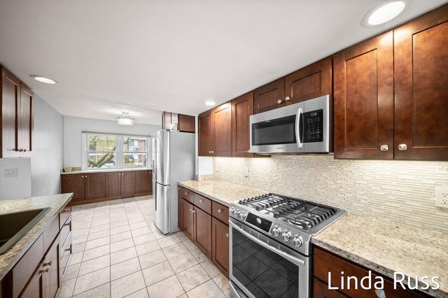 2440 E Collier Avenue SE, Grand Rapids, MI 49546