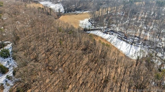 5721 W Oak Hill Road, Scottsburg, IN 47170