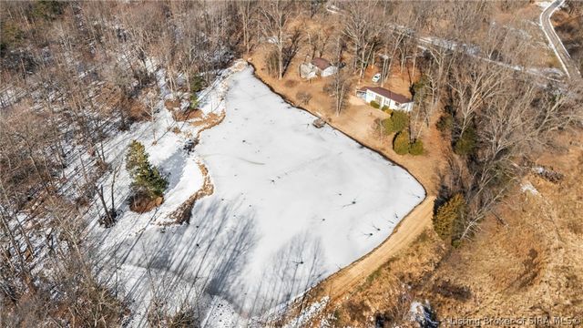 5721 W Oak Hill Road, Scottsburg, IN 47170