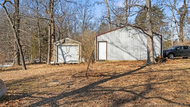 5721 W Oak Hill Road, Scottsburg, IN 47170