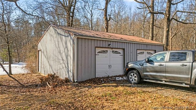 5721 W Oak Hill Road, Scottsburg, IN 47170