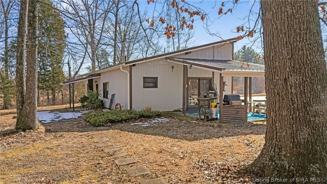 5721 W Oak Hill Road, Scottsburg, IN 47170