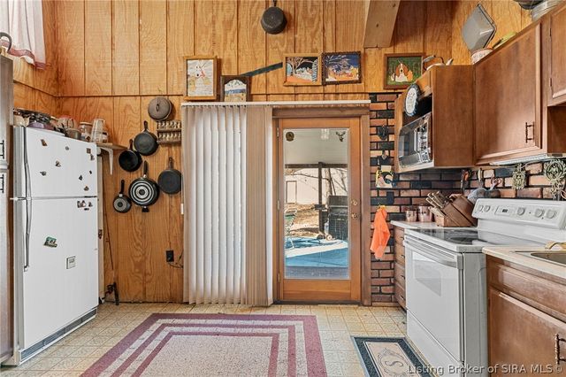 5721 W Oak Hill Road, Scottsburg, IN 47170