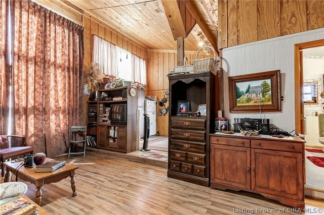 5721 W Oak Hill Road, Scottsburg, IN 47170