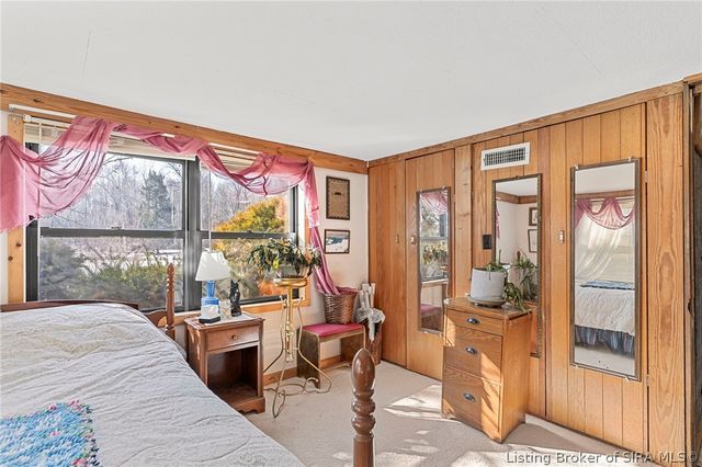 5721 W Oak Hill Road, Scottsburg, IN 47170