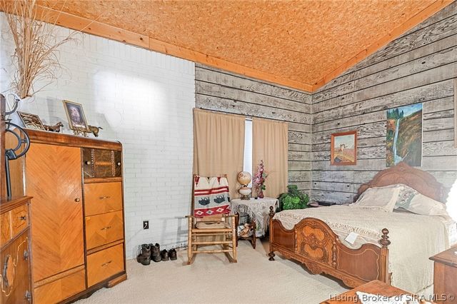 5721 W Oak Hill Road, Scottsburg, IN 47170