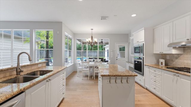 34 Candle Pine Place, The Woodlands, TX 77381
