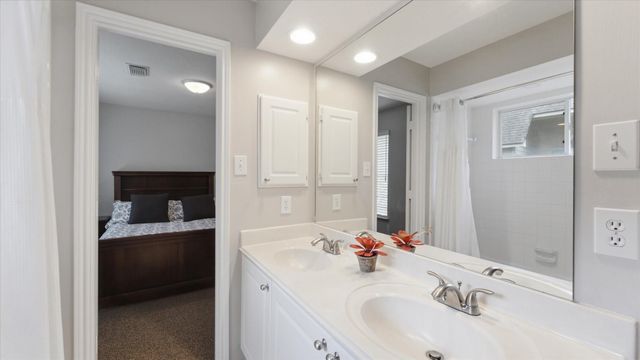 34 Candle Pine Place, The Woodlands, TX 77381