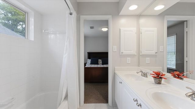34 Candle Pine Place, The Woodlands, TX 77381