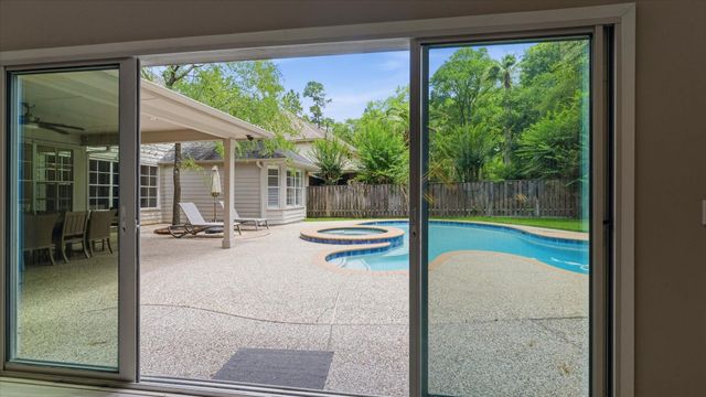 34 Candle Pine Place, The Woodlands, TX 77381