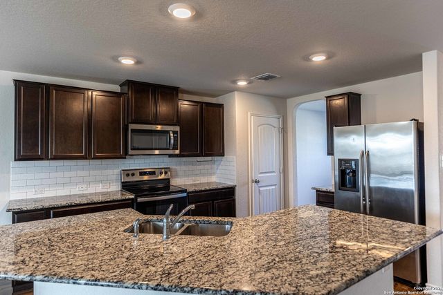 2918 LINDENWOOD RUN, San Antonio, TX 78245