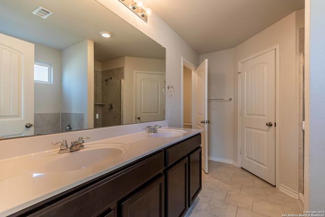 2918 LINDENWOOD RUN, San Antonio, TX 78245