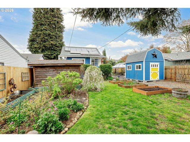 160 W EXETER St, Gladstone, OR 97027