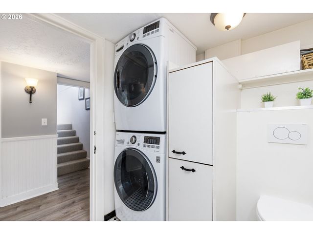 160 W EXETER St, Gladstone, OR 97027