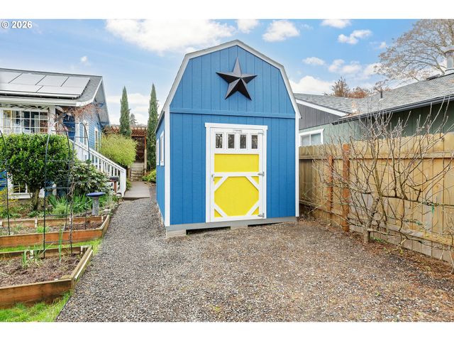 160 W EXETER St, Gladstone, OR 97027