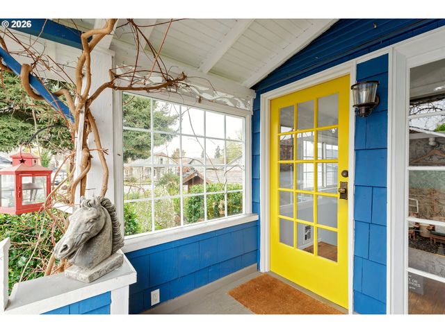 160 W EXETER St, Gladstone, OR 97027