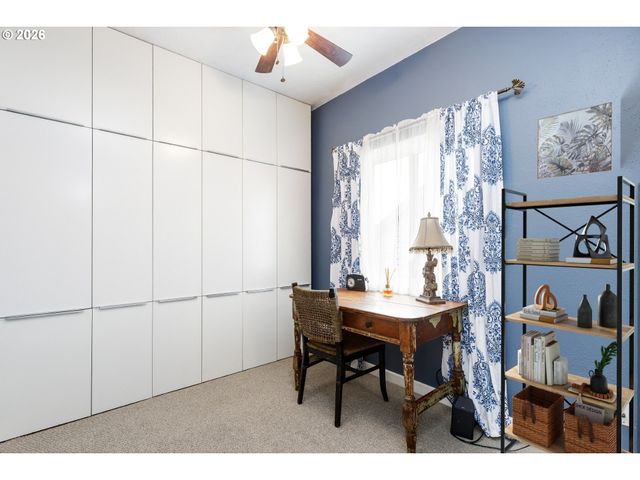 160 W EXETER St, Gladstone, OR 97027