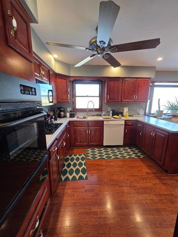 19 Pasadena Drive, Oswego, IL 60543