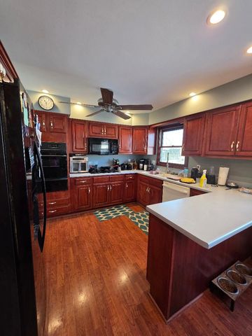 19 Pasadena Drive, Oswego, IL 60543