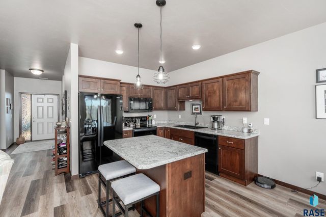 5701 S Yarrow Trl, Sioux Falls, SD 57108