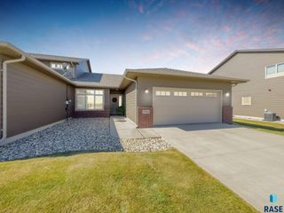 5701 S Yarrow Trl, Sioux Falls, SD 57108