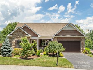 31 Headwater Drive, Hendersonville, NC 28739