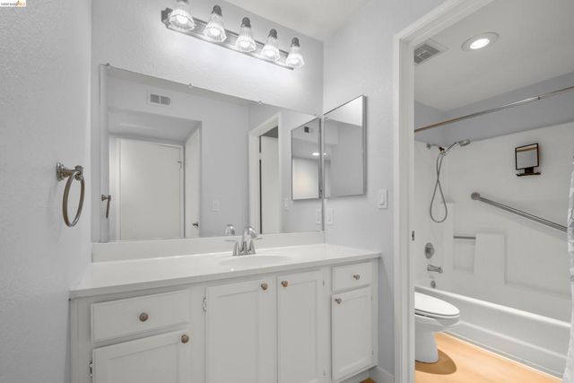 580 Canyon Oaks D, Oakland, CA 94605
