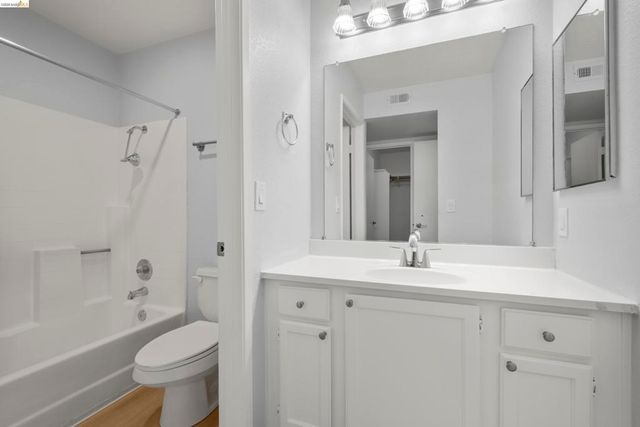 580 Canyon Oaks D, Oakland, CA 94605