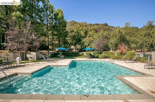 580 Canyon Oaks D, Oakland, CA 94605