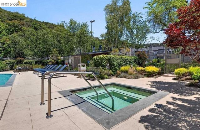 580 Canyon Oaks D, Oakland, CA 94605