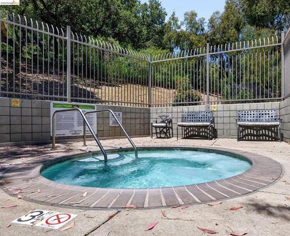 580 Canyon Oaks D, Oakland, CA 94605