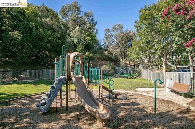 580 Canyon Oaks D, Oakland, CA 94605