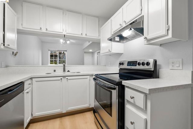 580 Canyon Oaks D, Oakland, CA 94605