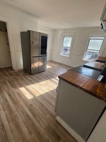 140 Clifton Ave, Brockton, MA 02301