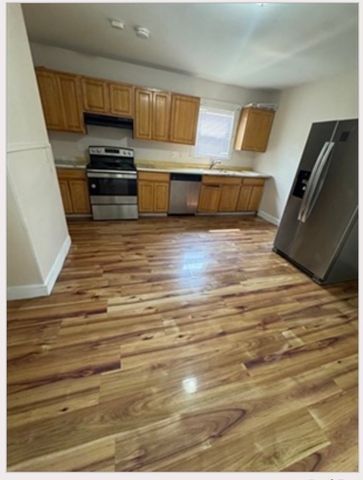 140 Clifton Ave, Brockton, MA 02301