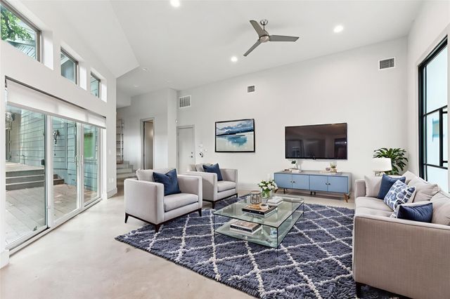 2004 Pennsylvania Ave A, Austin, TX 78702