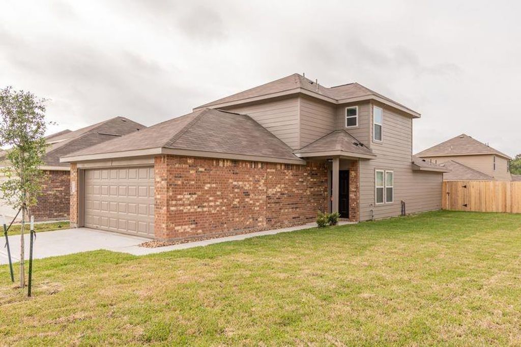 445 Upper Creek Drive, Willis, TX 77378