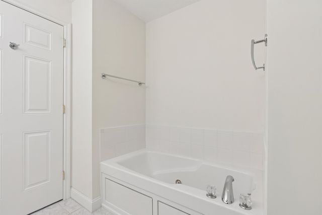 4 Sterling Hill Ln Apt 431, Exeter, NH 03833