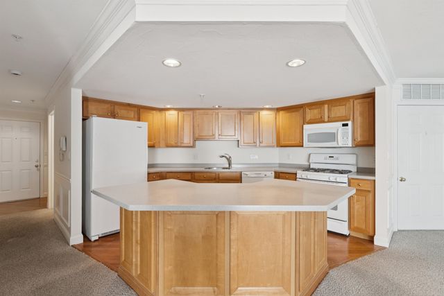 4 Sterling Hill Ln Apt 431, Exeter, NH 03833