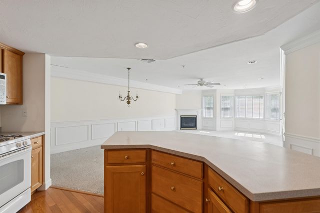 4 Sterling Hill Ln Apt 431, Exeter, NH 03833