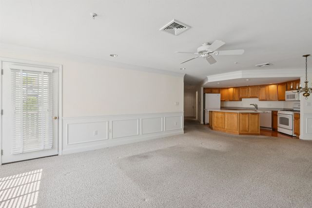 4 Sterling Hill Ln Apt 431, Exeter, NH 03833