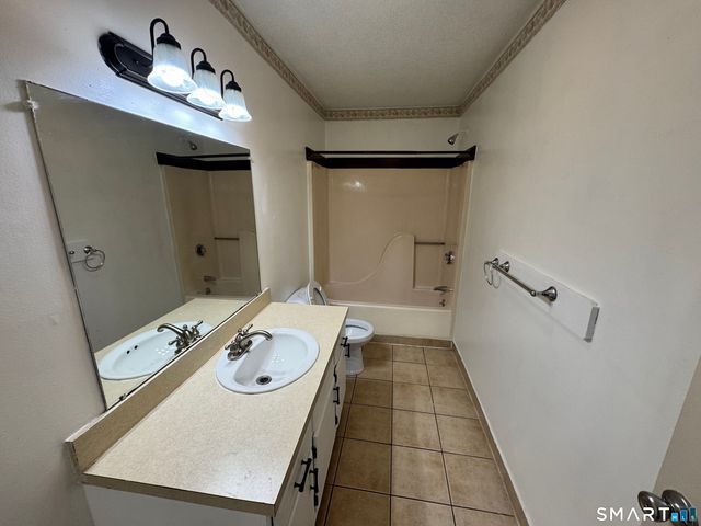 497 Scott Road 5, Waterbury, CT 06705