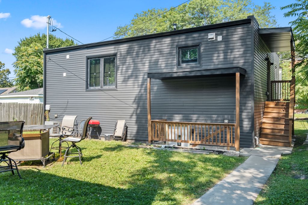 2307 Lake Street 2, Evanston, IL 60201