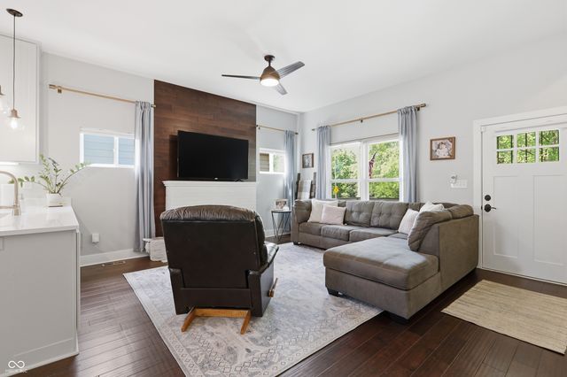 915 E Pleasant Run Parkway South Drive, Indianapolis, IN 46203