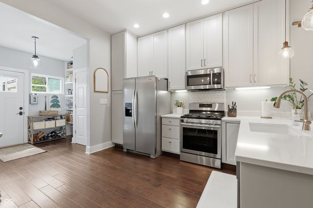 915 E Pleasant Run Parkway South Drive, Indianapolis, IN 46203