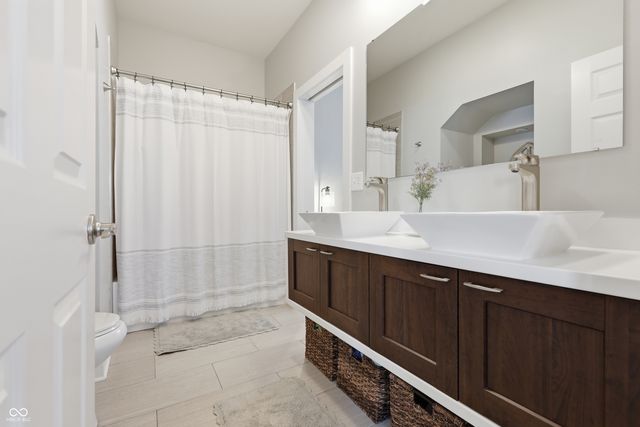 915 E Pleasant Run Parkway South Drive, Indianapolis, IN 46203