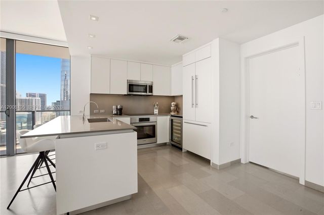 68 SE 6th St 2701, Miami, FL 33131
