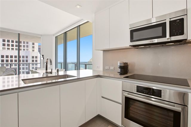 68 SE 6th St 2701, Miami, FL 33131