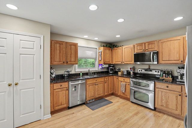 3544 S Creek Drive, Rochester, MI 48306