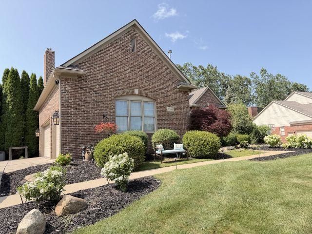 3544 S Creek Drive, Rochester, MI 48306
